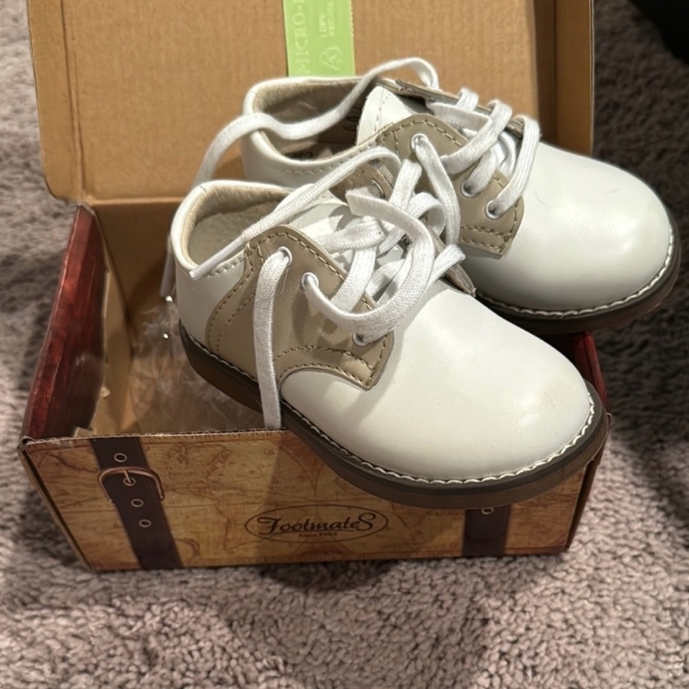 FootMates White and Tan Shoes